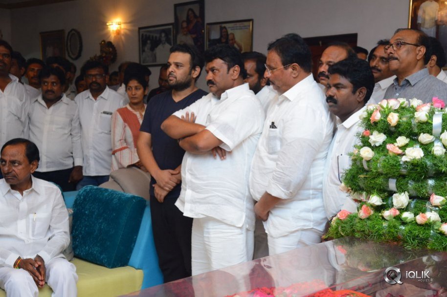 Celebrities-Pay-Homage-to-Vijaya-Nirmala-Garu
